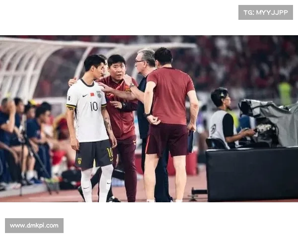 国足对阵印尼离谱一幕曝光 教练组三次点错人 杨明洋被误认韦世豪